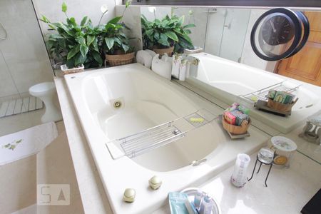 Apartamento à venda com 520m², 4 quartos e 4 vagasBanheira