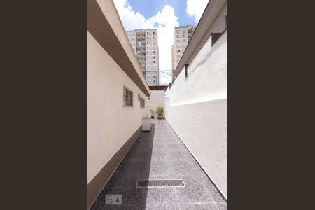 Casa à venda com 276m², 3 quartos e 4 vagas Casa à venda com 276m², 3 quartos e 4 vagasCorredor Lateral Externo