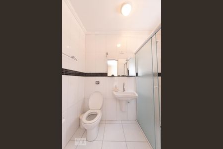 Casa à venda com 276m², 3 quartos e 4 vagas Casa à venda com 276m², 3 quartos e 4 vagasBanheiro da Suite