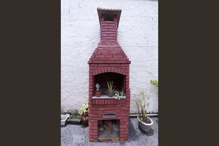 Casa à venda com 276m², 3 quartos e 4 vagas Casa à venda com 276m², 3 quartos e 4 vagasÁrea Externa - churrasqueira