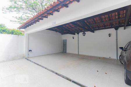 Casa para alugar com 450m², 6 quartos e 8 vagas Casa para alugar com 450m², 6 quartos e 8 vagasGaragem