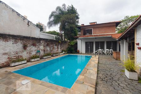 Casa para alugar com 450m², 6 quartos e 8 vagas Casa para alugar com 450m², 6 quartos e 8 vagasQuintal
