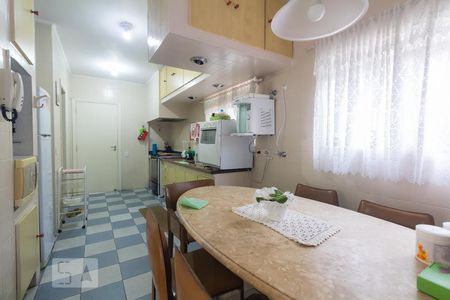 Casa para alugar com 450m², 6 quartos e 8 vagas Casa para alugar com 450m², 6 quartos e 8 vagasCozinha