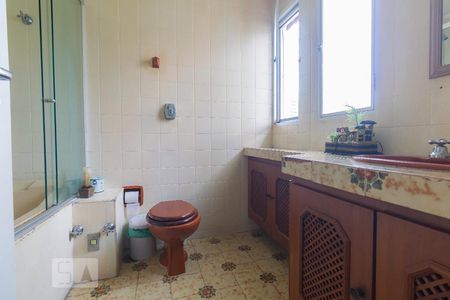 Casa para alugar com 450m², 6 quartos e 8 vagas Casa para alugar com 450m², 6 quartos e 8 vagasBanheiro - Quarto Suíte 3