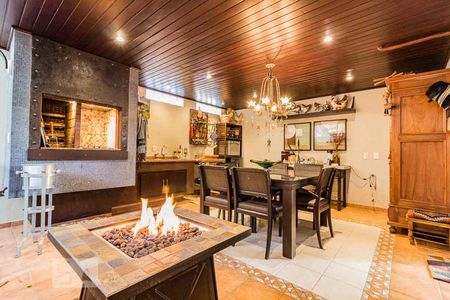 Casa à venda com 370m², 5 quartos e 4 vagasarea gourmet