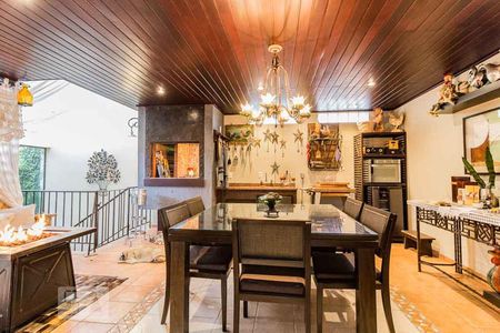 Casa à venda com 370m², 5 quartos e 4 vagasarea gourmet