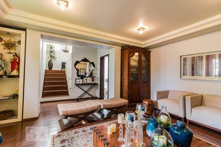 Casa à venda com 370m², 5 quartos e 4 vagassala