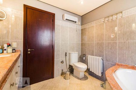 Casa à venda com 370m², 5 quartos e 4 vagasBanheiro da Suite2