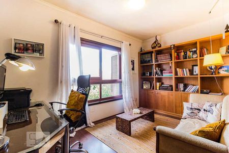 Casa à venda com 370m², 5 quartos e 4 vagasEscritório