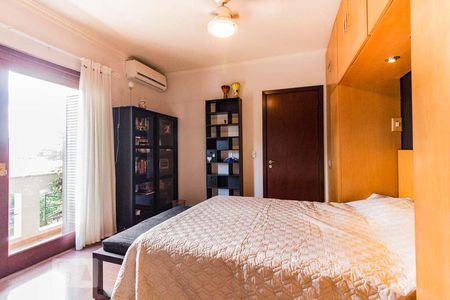 Casa à venda com 370m², 5 quartos e 4 vagasDormitório1