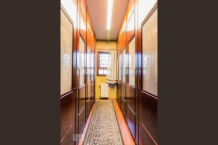 Casa à venda com 370m², 5 quartos e 4 vagasCloset