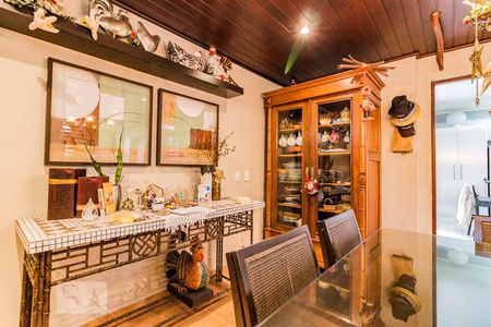 Casa à venda com 370m², 5 quartos e 4 vagasarea gourmet