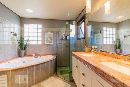 Casa à venda com 370m², 5 quartos e 4 vagasDetalhe do Banheiro da Suite2