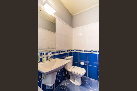 Casa à venda com 370m², 5 quartos e 4 vagasbanheiro2