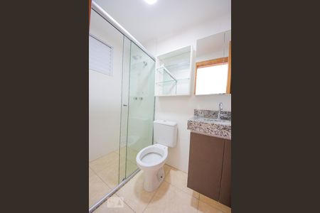 Banheiro de apartamento para alugar com 2 quartos, 50m² em Humaitá, Porto Alegre