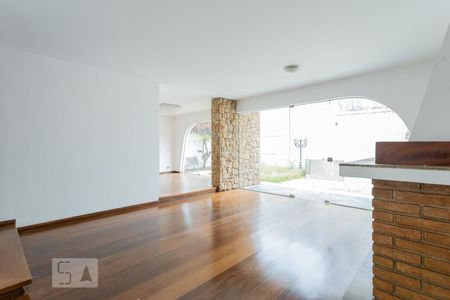 Sala de casa para alugar com 3 quartos, 200m² em Jardim Santa Helena, São Paulo