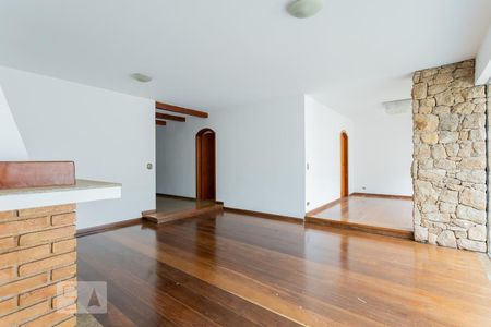 Sala de casa para alugar com 3 quartos, 200m² em Jardim Santa Helena, São Paulo
