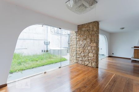 Sala de casa para alugar com 3 quartos, 200m² em Jardim Santa Helena, São Paulo