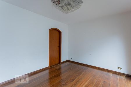 Sala de casa para alugar com 3 quartos, 200m² em Jardim Santa Helena, São Paulo