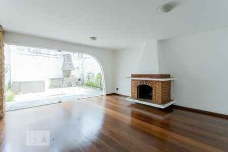 Sala de casa para alugar com 3 quartos, 200m² em Jardim Santa Helena, São Paulo