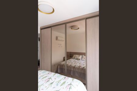 Suíte de apartamento à venda com 2 quartos, 66m² em São João, Porto Alegre