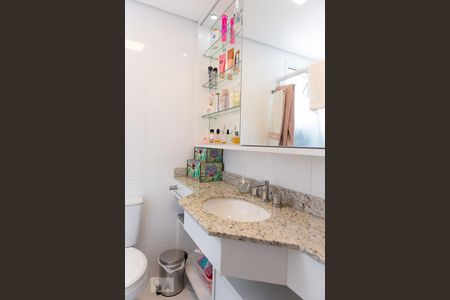 Banheiro da Suíte de apartamento à venda com 2 quartos, 66m² em São João, Porto Alegre