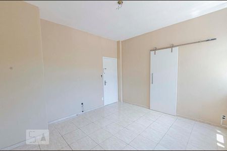 Apartamento à venda com 70m², 2 quartos e sem vagaSala