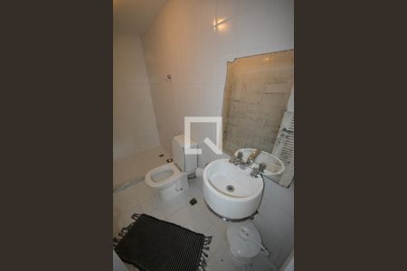 Casa à venda com 680m², 6 quartos e 1 vagaBanheiro de Serviço