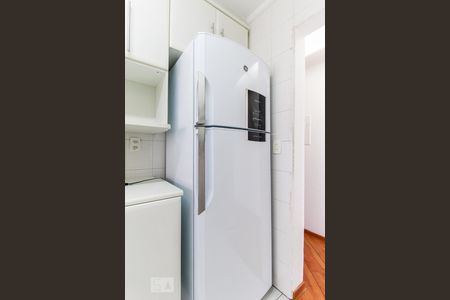 Apartamento para alugar com 85m², 2 quartos e 2 vagasDetalhe geladeira 