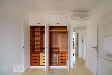 Apartamento à venda com 305m², 4 quartos e 3 vagasQuarto 02