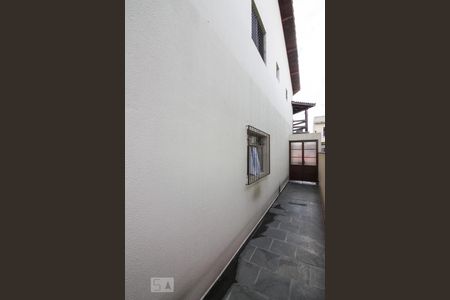 Casa à venda com 160m², 3 quartos e sem vagaCorredor Lateral