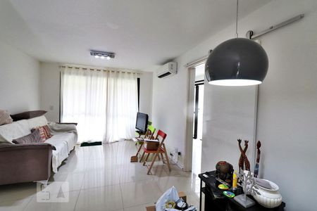 Casa de condomínio para alugar com 165m², 3 quartos e 2 vagasSala