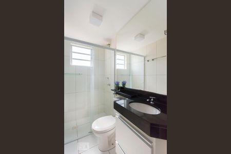 Banheiro de apartamento à venda com 2 quartos, 47m² em Vila Carminha, Campinas