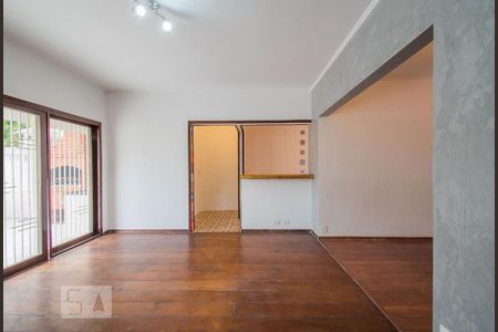 Casa para alugar com 200m², 3 quartos e 2 vagasSala