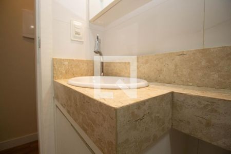 Studio para alugar com 28m², 1 quarto e 1 vaga Studio para alugar com 28m², 1 quarto e 1 vagaBanheiro Social