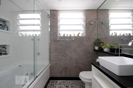 Banheiro de apartamento à venda com 1 quarto, 65m² em Vila Buarque, São Paulo