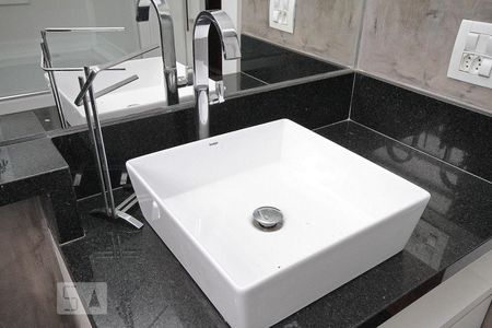 Banheiro de apartamento à venda com 1 quarto, 65m² em Vila Buarque, São Paulo