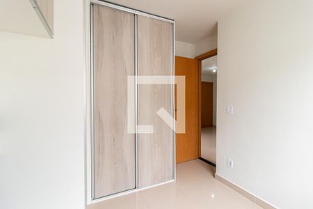 Quarto 1 de apartamento para alugar com 2 quartos, 53m² em Pinheirinho, Curitiba
