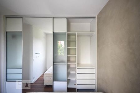 Apartamento à venda com 49m², 1 quarto e 1 vaga Apartamento à venda com 49m², 1 quarto e 1 vagaArmário da Suíte
