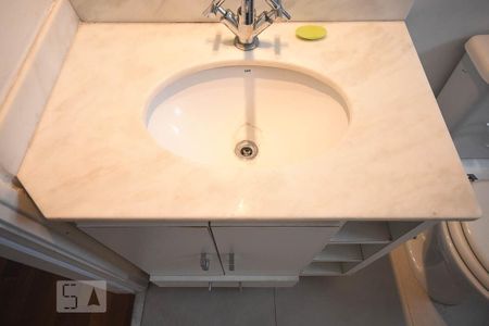 Apartamento à venda com 49m², 1 quarto e 1 vaga Apartamento à venda com 49m², 1 quarto e 1 vagaDetalhe do Banheiro Suíte
