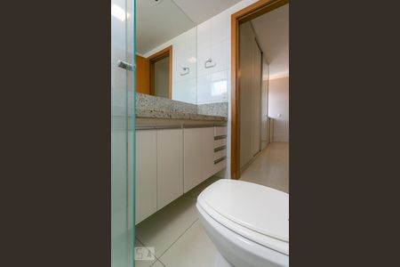 Apartamento à venda com 130m², 2 quartos e 2 vagasBanheiro da Suíte