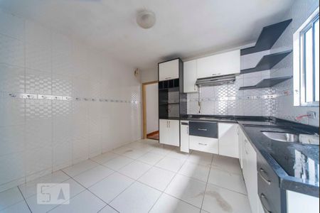 Casa à venda com 120m², 2 quartos e 2 vagasCozinha 