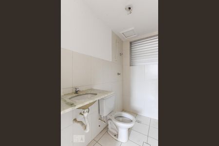 Banheiro de apartamento para alugar com 3 quartos, 55m² em Taboão, São Bernardo do Campo