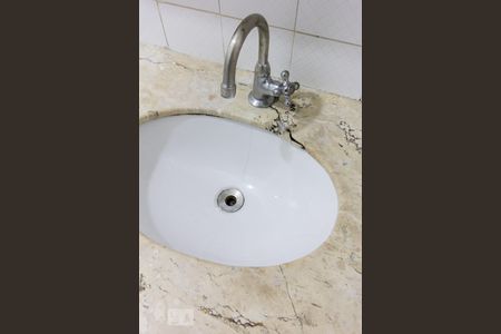 Banheiro Pia de apartamento para alugar com 2 quartos, 50m² em Boaçava, São Paulo