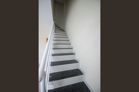 Casa para alugar com 136m², 2 quartos e 4 vagas Casa para alugar com 136m², 2 quartos e 4 vagasEscada de entrada