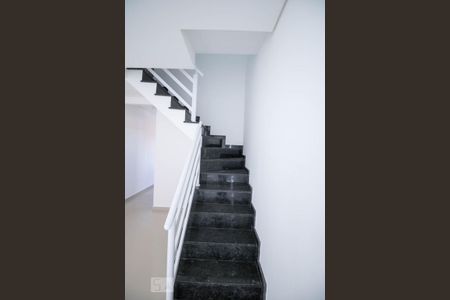 Casa para alugar com 136m², 2 quartos e 4 vagas Casa para alugar com 136m², 2 quartos e 4 vagasEscada para andar Superior