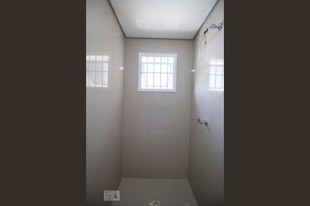 Casa para alugar com 136m², 2 quartos e 4 vagas Casa para alugar com 136m², 2 quartos e 4 vagasBanheiro da Suite