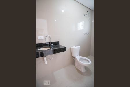 Casa para alugar com 136m², 2 quartos e 4 vagas Casa para alugar com 136m², 2 quartos e 4 vagasBanheiro da Suite 2
