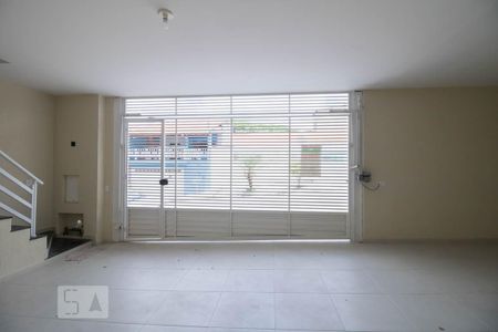 Casa para alugar com 136m², 2 quartos e 4 vagas Casa para alugar com 136m², 2 quartos e 4 vagasGaragem