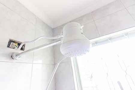 Casa à venda com 133m², 4 quartos e 2 vagas Casa à venda com 133m², 4 quartos e 2 vagasChuveiro